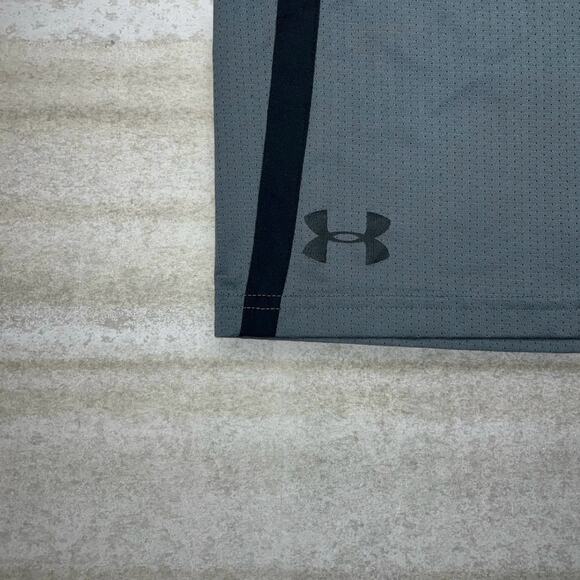 Under Armour Shorts Grey Polyester Black Logo Loose Fit 9" Inseam - Picture 3 of 4